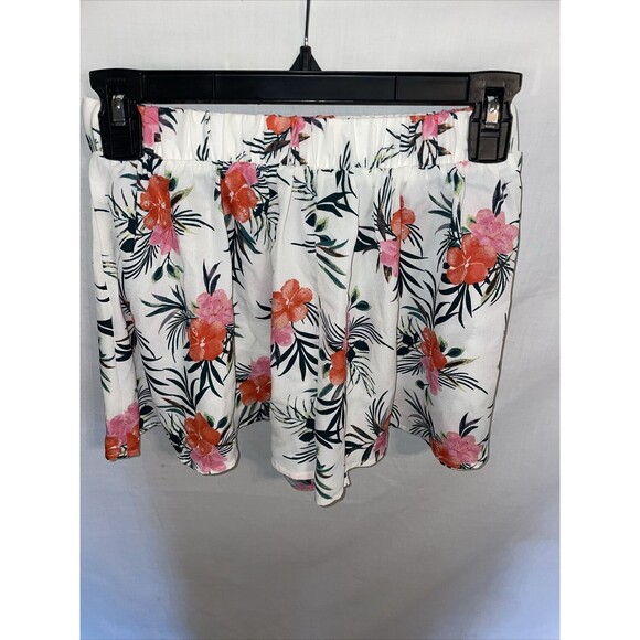Madden NYC Hot Pants Women’s Size Small White Floral Elastic Waist 24 Inseam 2 - Picture 8 of 12